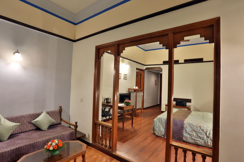 Hotel Mandovi Панаджи Экстерьер фото
