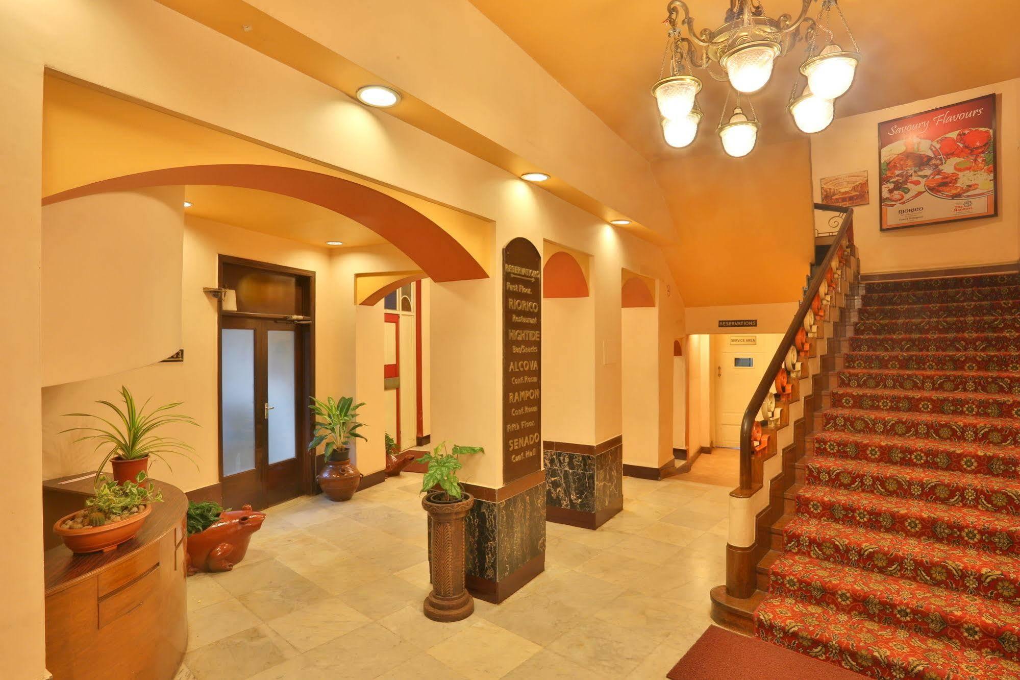 Hotel Mandovi Панаджи Экстерьер фото